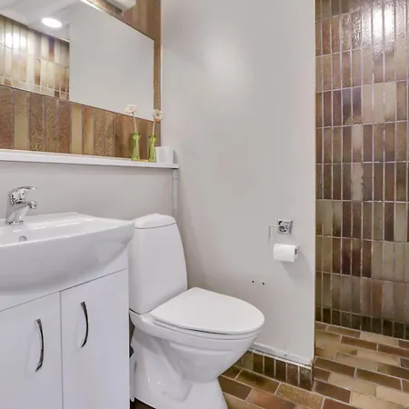 I Stueetagen Med Gratis Internet Sj3105 Apartment *